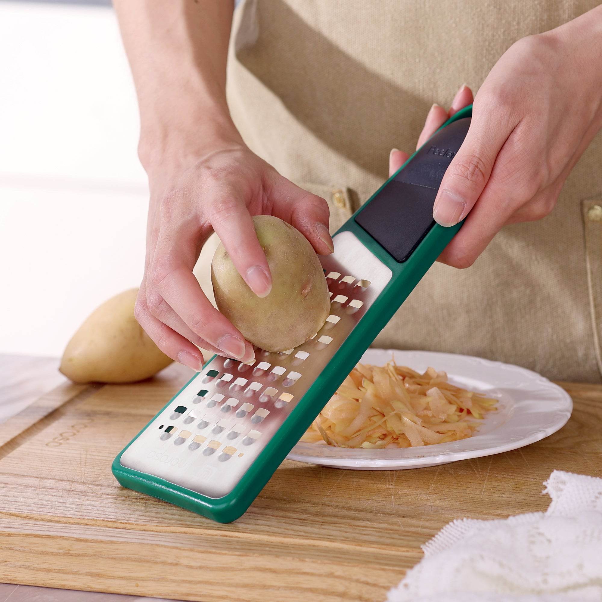 linoroso Cheese Grater & Peeler 2 in 1, Multifunction Kitchen Tool - Linoroso 